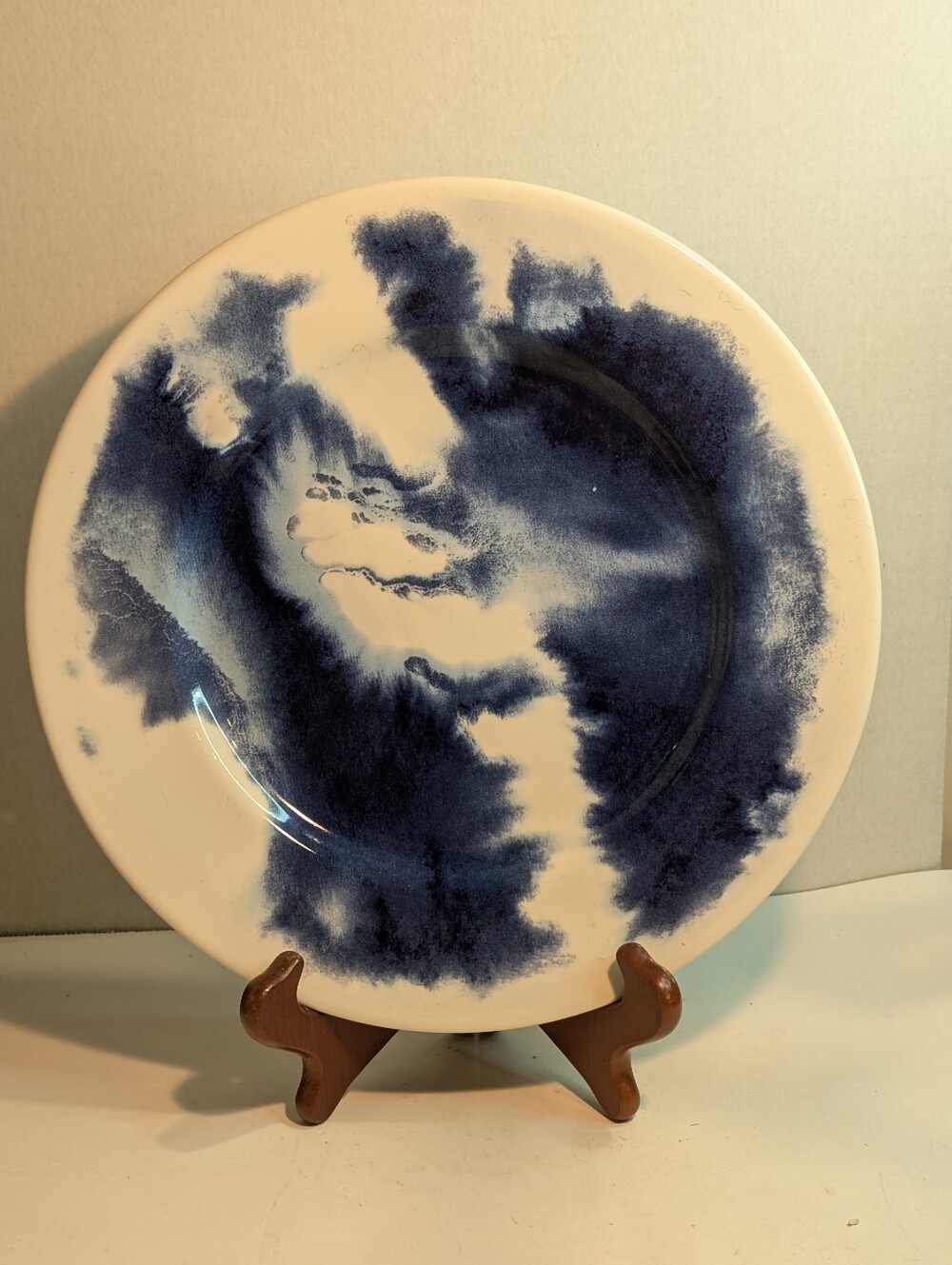 Dinner plate in the Dark Matter pattern by Royal Stafford